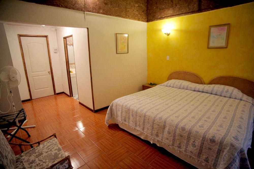 Tupa Hotel Hanga Roa Exterior foto