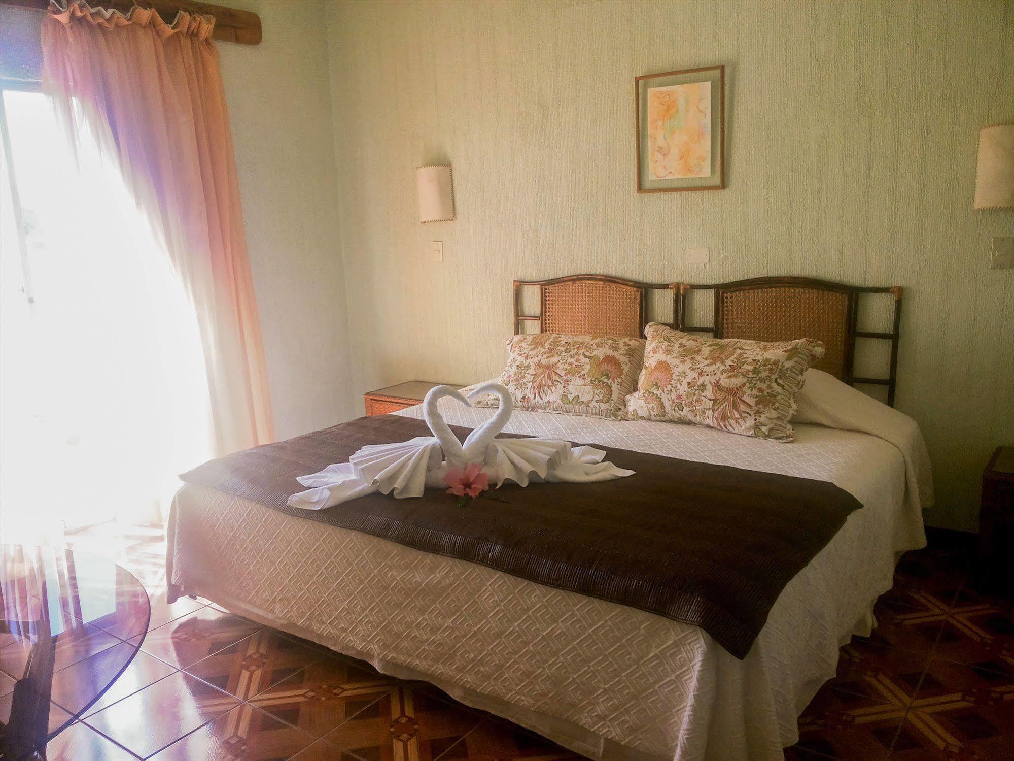 Tupa Hotel Hanga Roa Exterior foto