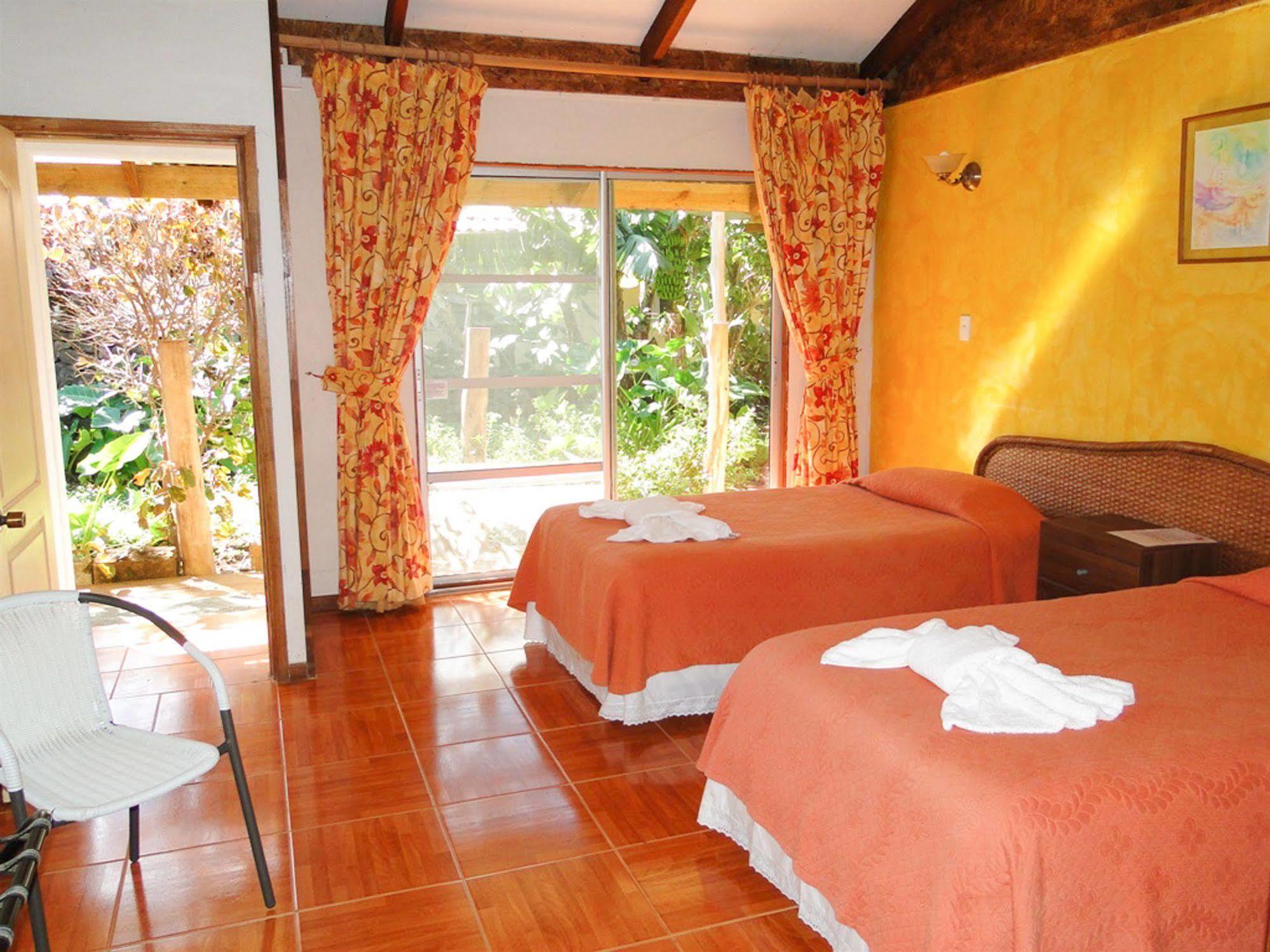 Tupa Hotel Hanga Roa Exterior foto